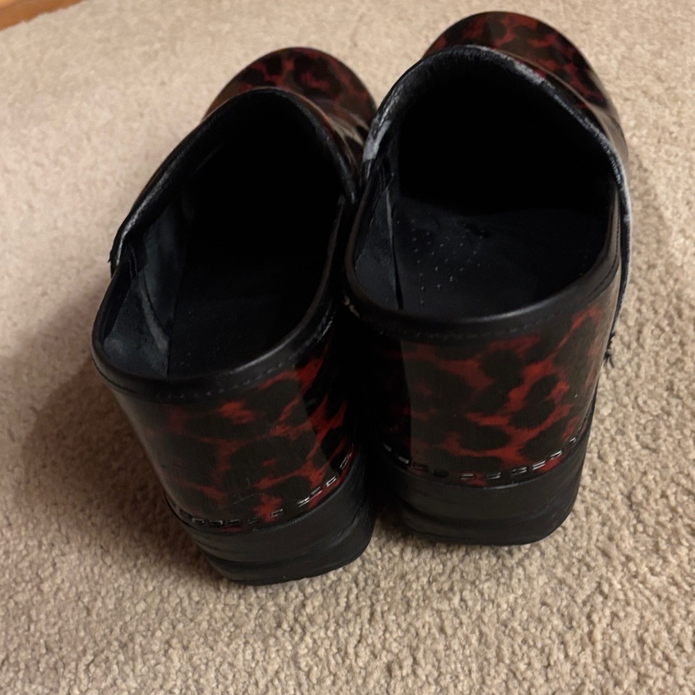 Dansko Red Leopard Print Clogs size 38 - Picture 6 of 6